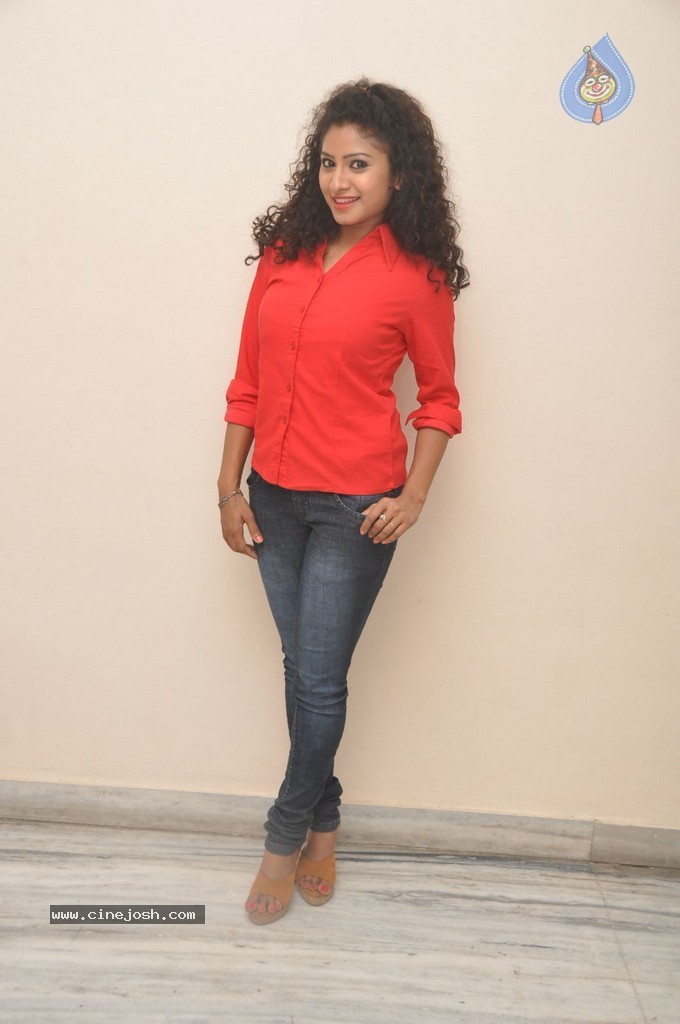 Vishnu Priya Gallery - 26 / 48 photos