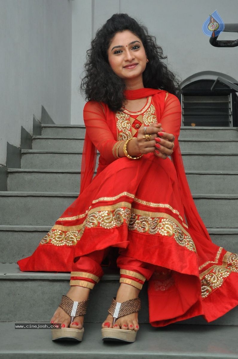 Vishnu Priya New Photos - 22 / 35 photos