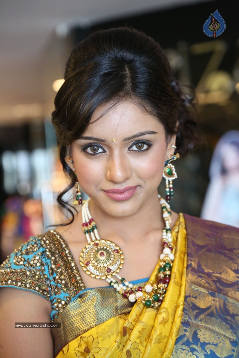 Vithika New Photos - 2 / 80 photos