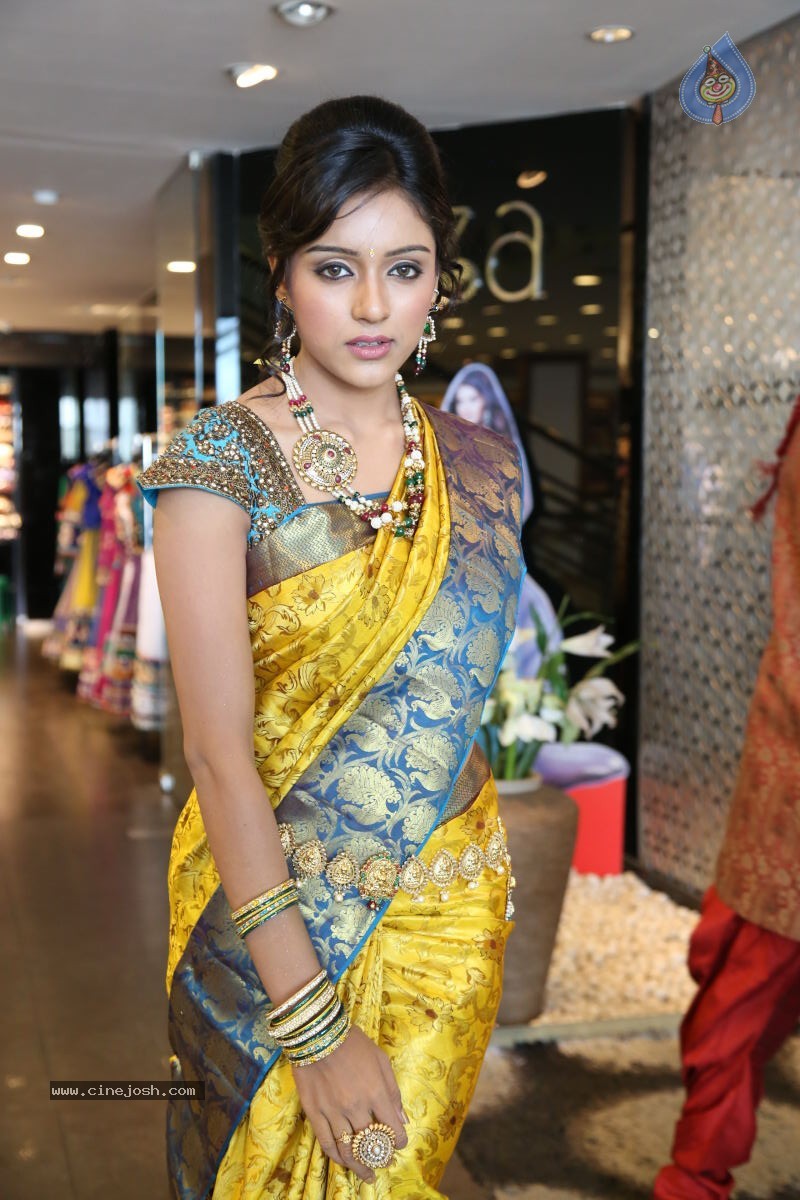 Vithika New Photos - 20 / 80 photos