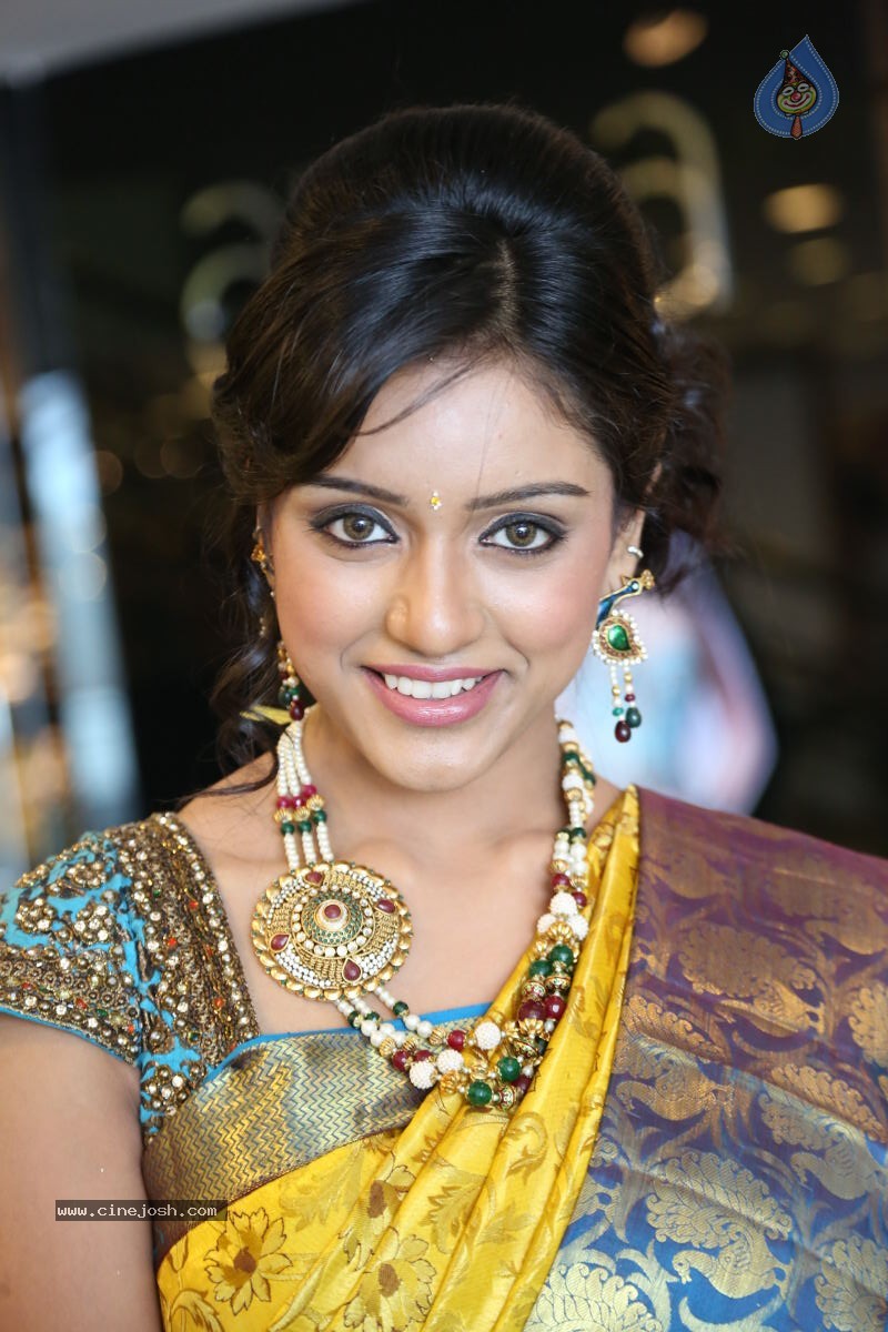 Vithika New Photos - 44 / 80 photos