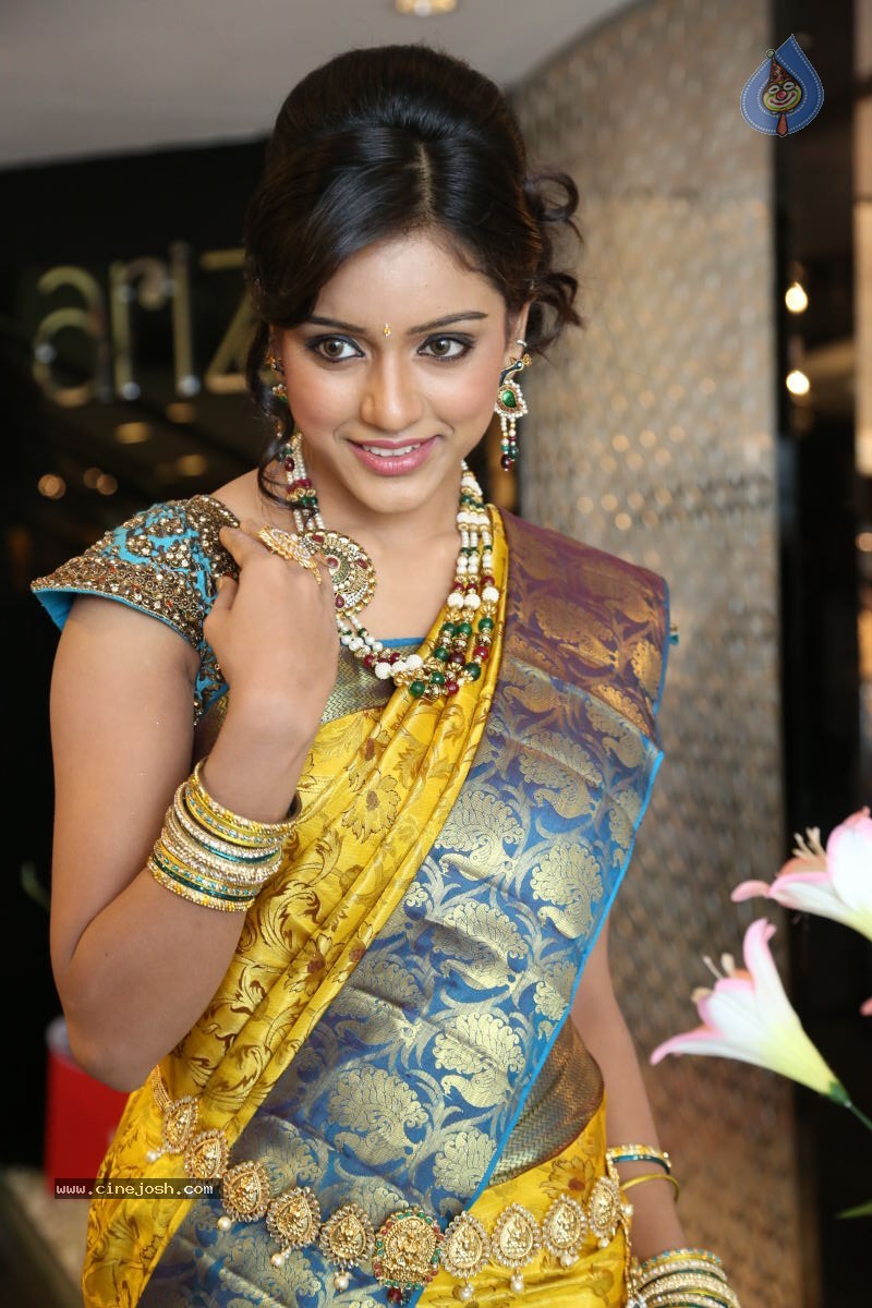 Vithika New Photos - 68 / 80 photos