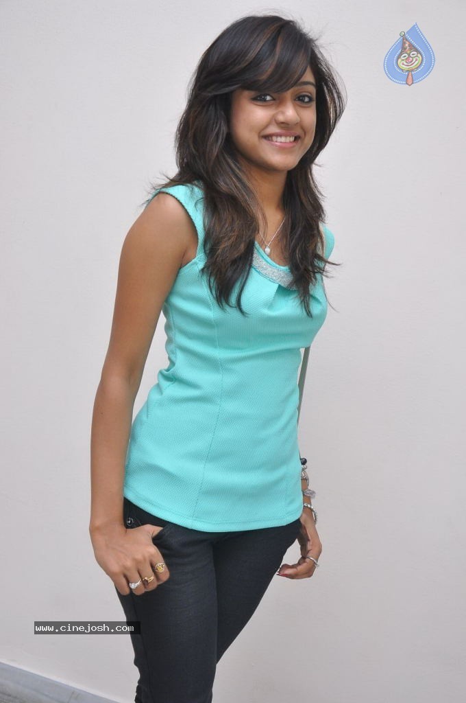 Vithika Sheru Gallery - 11 / 56 photos