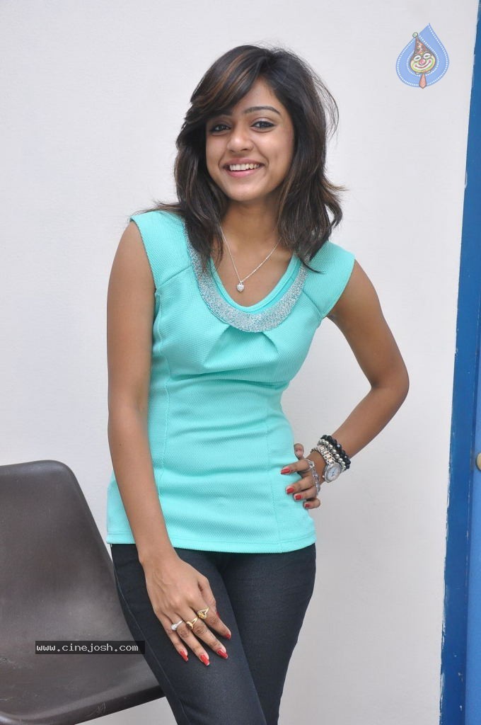 Vithika Sheru Gallery - 28 / 56 photos