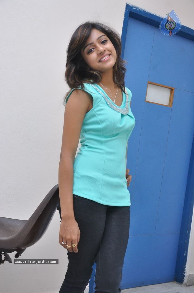 Vithika Sheru Gallery - 51 / 56 photos