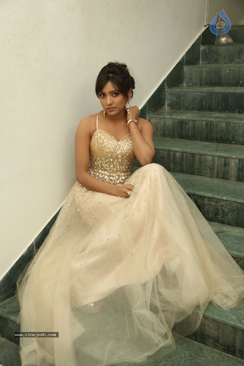 Vithika Sheru Latest Gallery - 39 / 80 photos