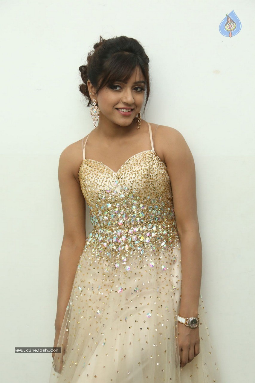 Vithika Sheru Latest Gallery - 68 / 80 photos