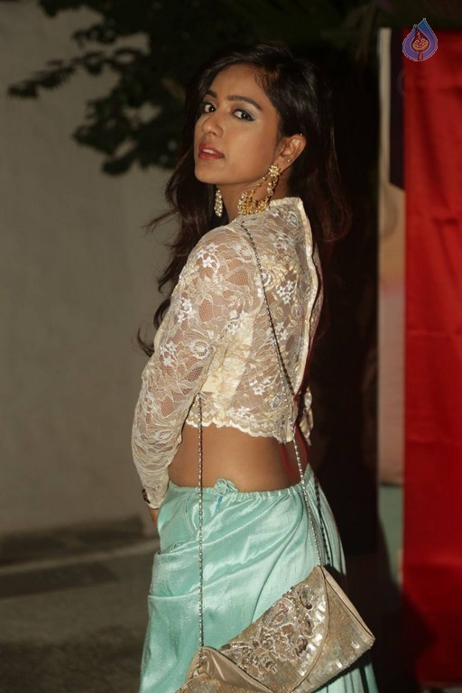 Vithika Sheru New Images - 9 / 38 photos