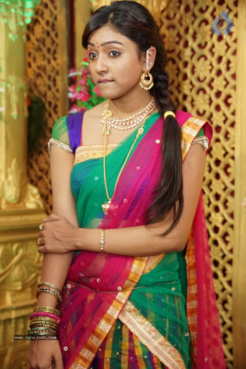 Vithika Sheru New Photos - 13 / 48 photos