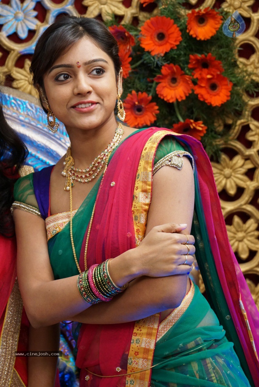 Vithika Sheru New Photos - 26 / 48 photos