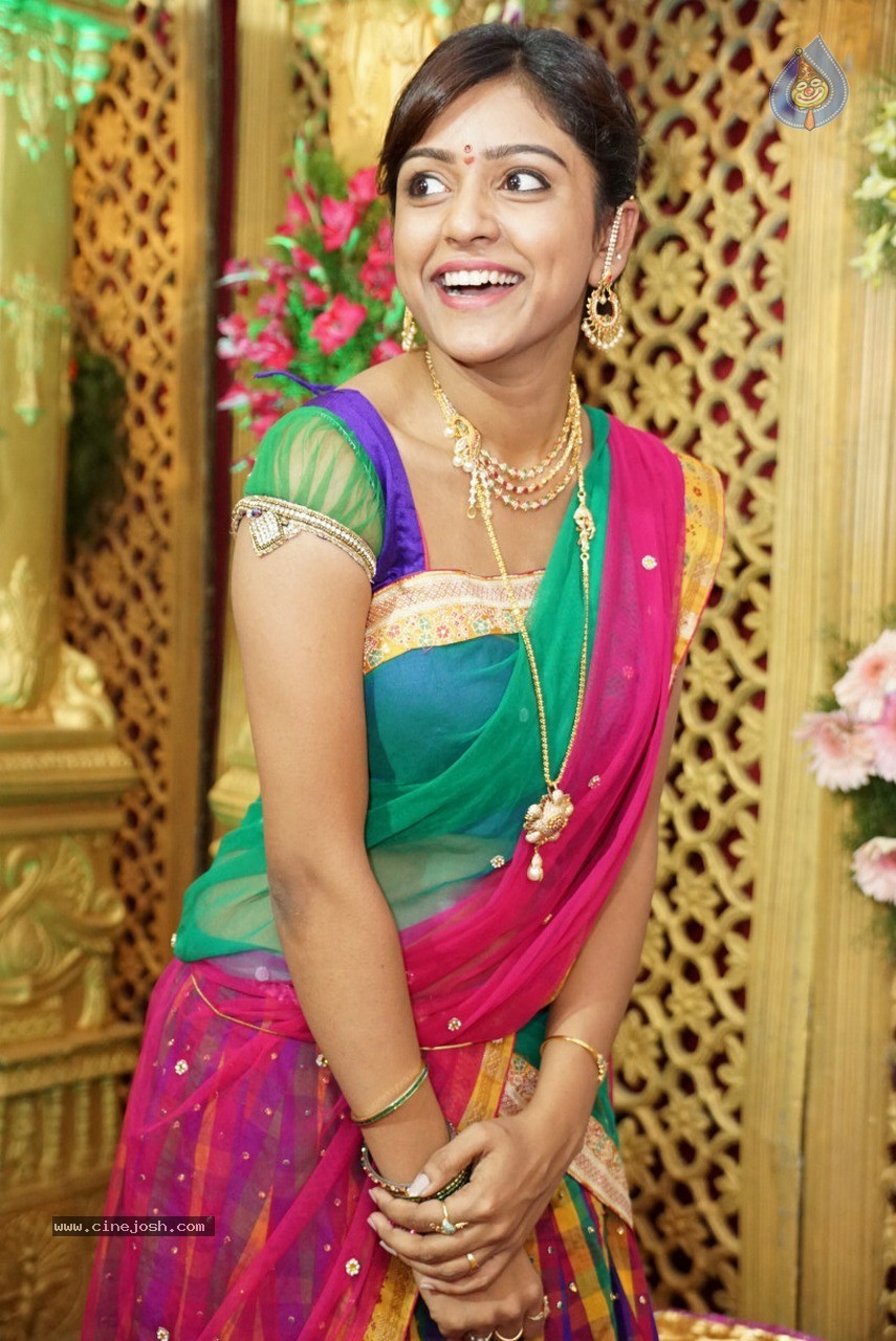 Vithika Sheru New Photos - 32 / 48 photos