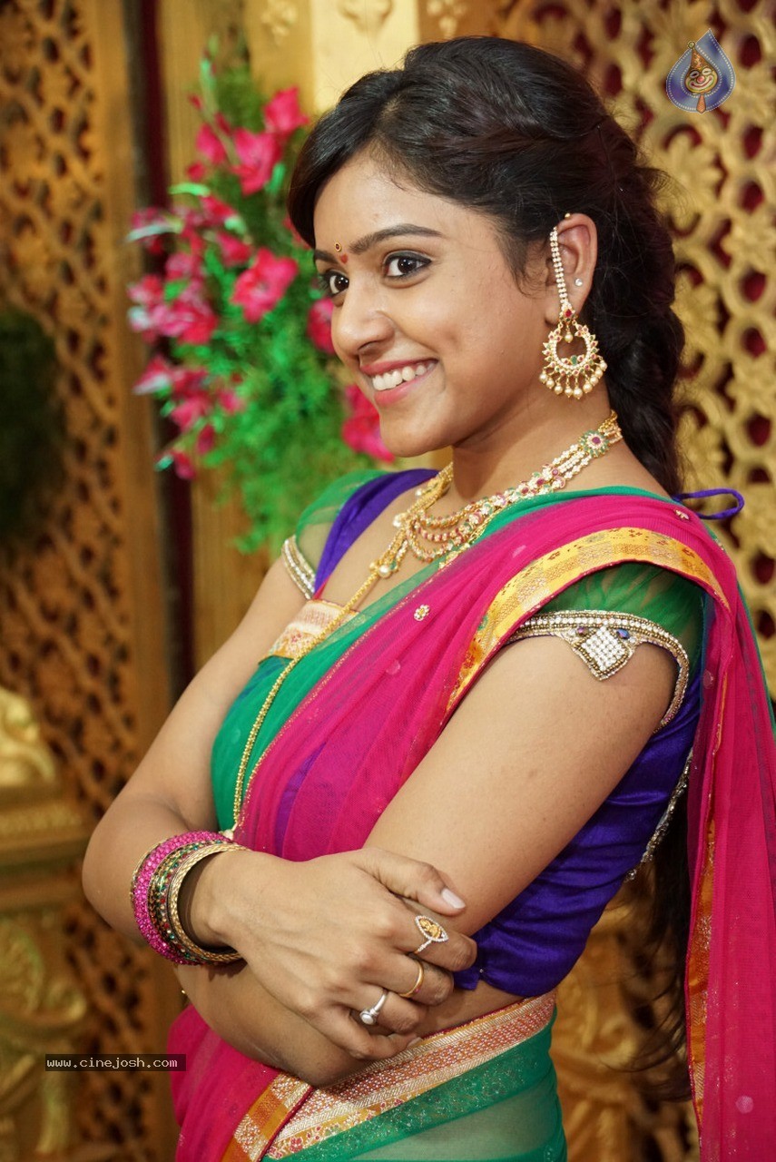 Vithika Sheru New Photos - 33 / 48 photos