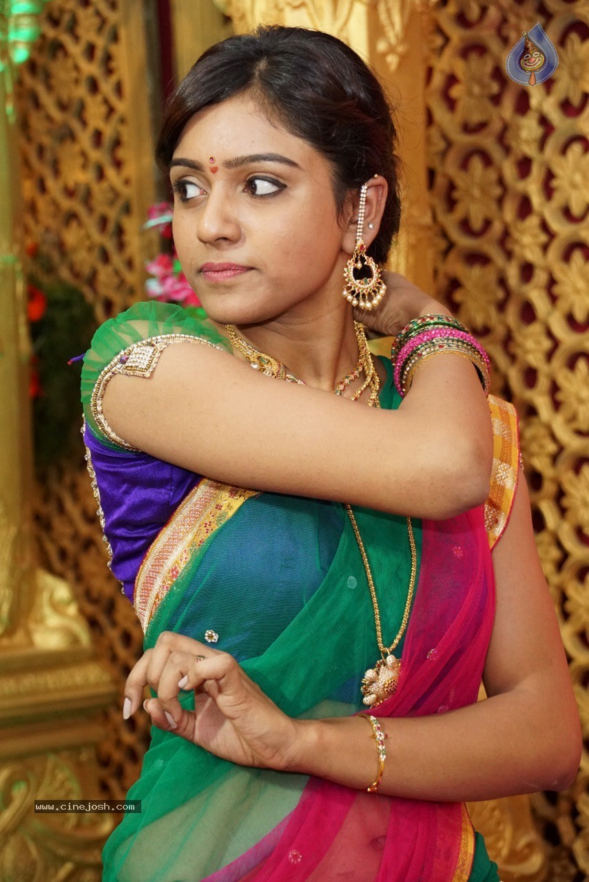 Vithika Sheru New Photos - 34 / 48 photos