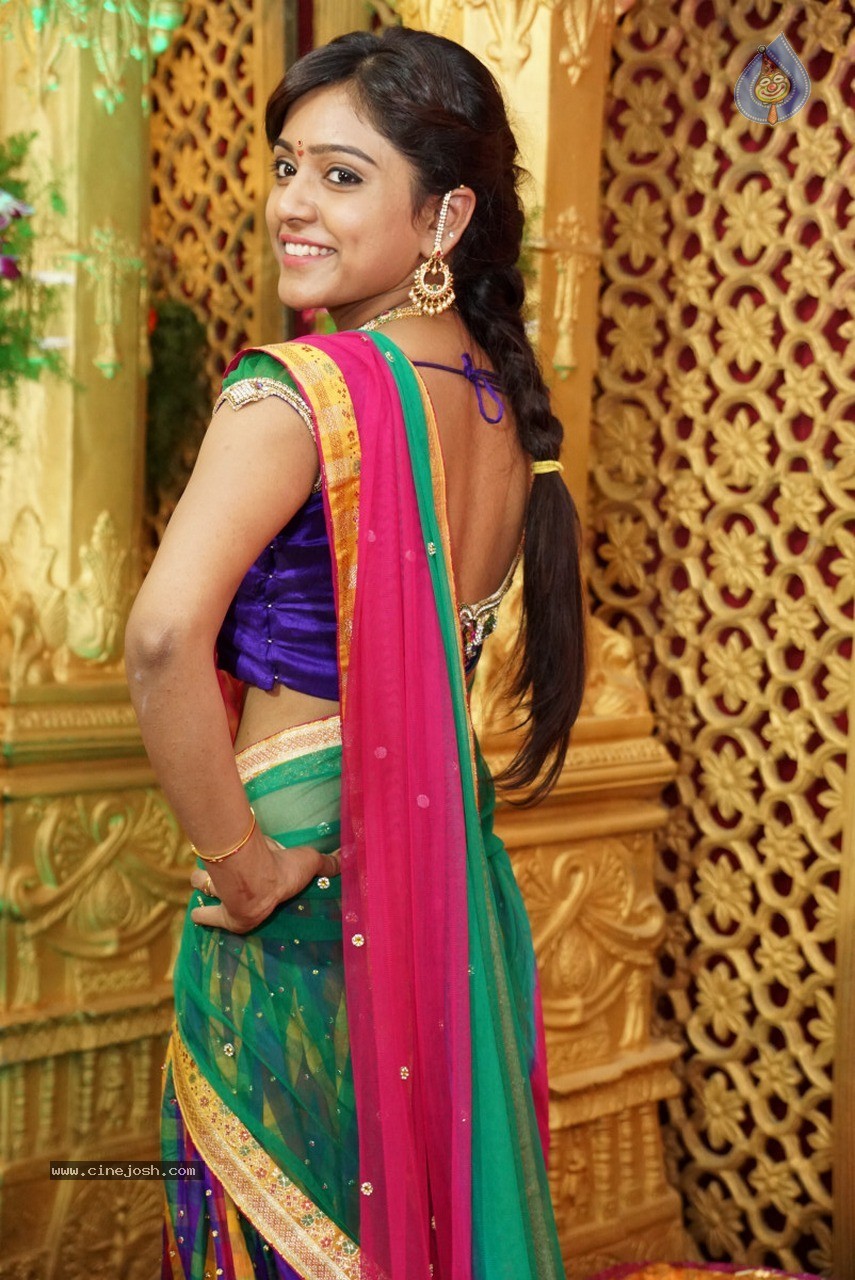 Vithika Sheru New Photos - 38 / 48 photos