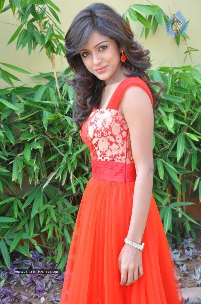 Vithika Sheru New Pics - 7 / 73 photos