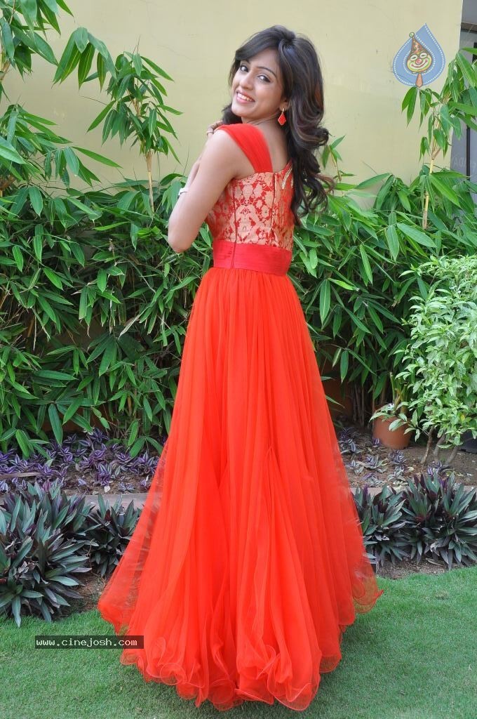 Vithika Sheru New Pics - 14 / 73 photos