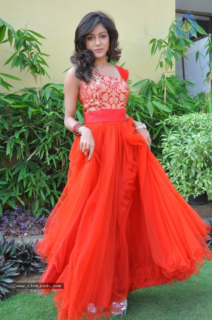 Vithika Sheru New Pics - 35 / 73 photos