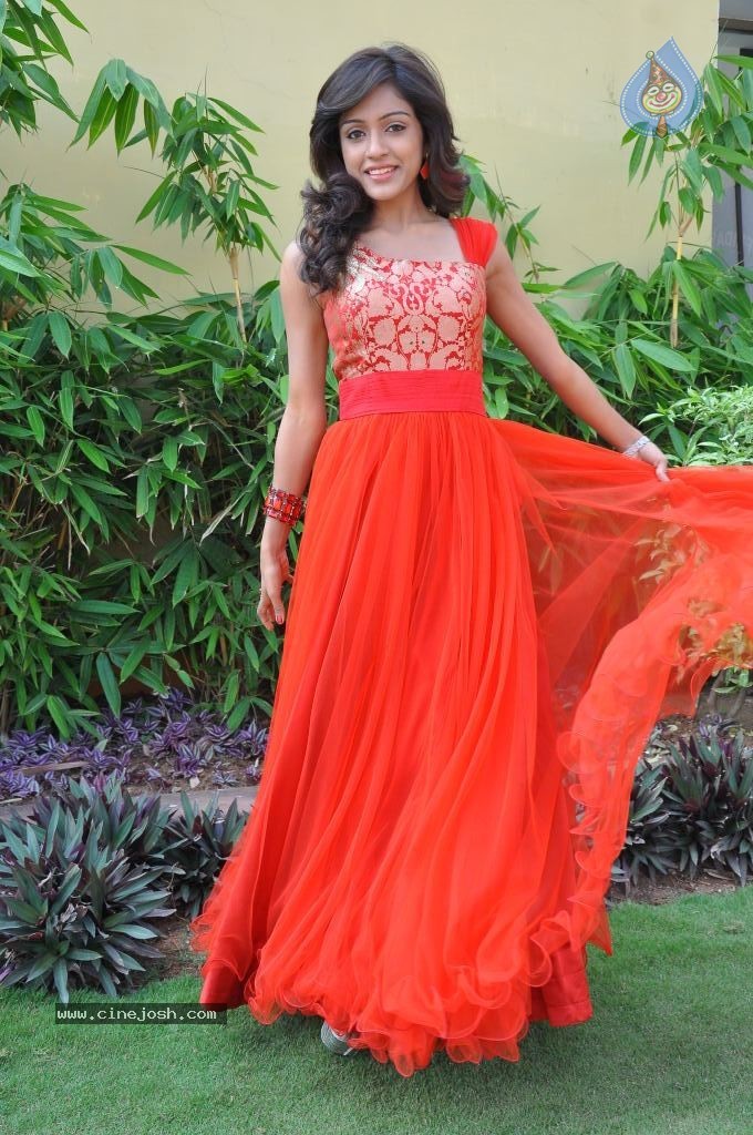 Vithika Sheru New Pics - 48 / 73 photos