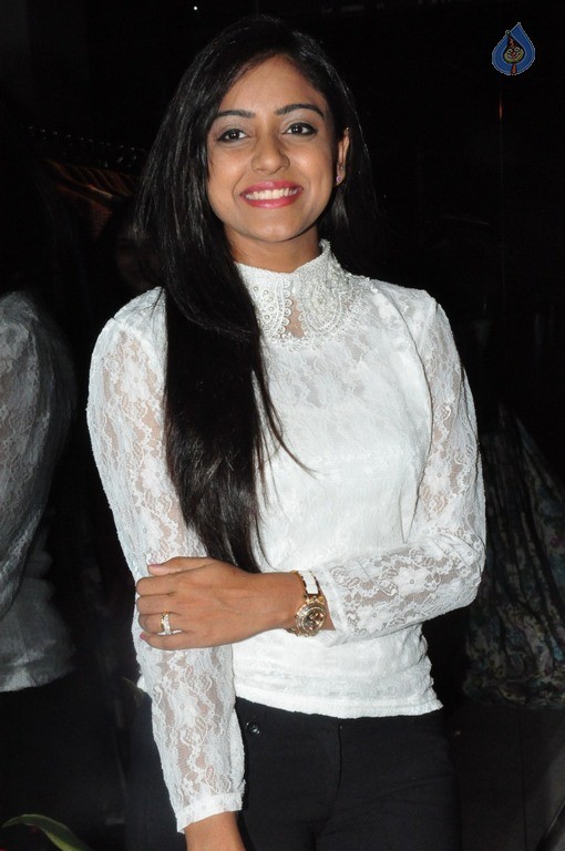 Vithika Sheru New Pics - 23 / 32 photos
