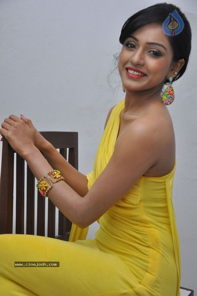 Vithika Sheru New Stills - 26 / 73 photos