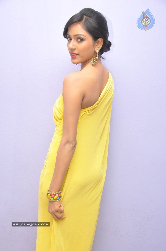 Vithika Sheru New Stills - 34 / 73 photos