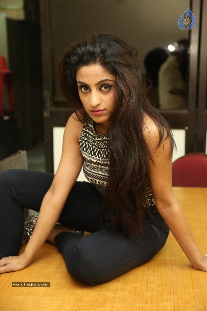 Vriti Khanna New Stills - 29 / 60 photos