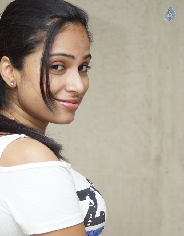 Vrushali Gosavi Latest Pics - 22 / 28 photos