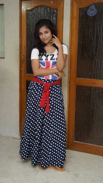 Vrushali Gosavi Latest Pics - 24 / 28 photos