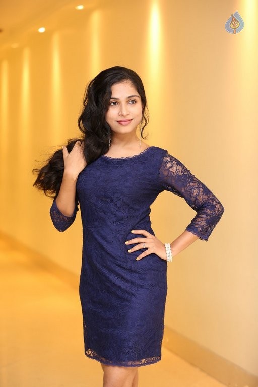 Vrushali Gosavi New Pics - 46 / 48 photos