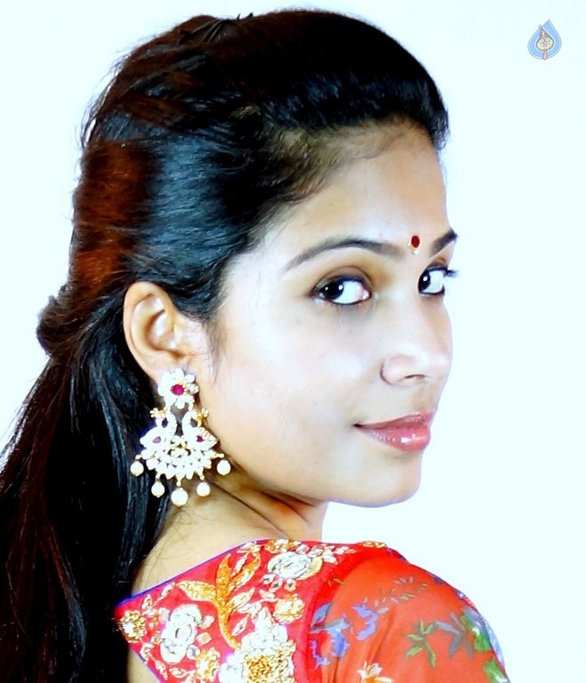 Vrushali Gosavi New Pics - 11 / 19 photos