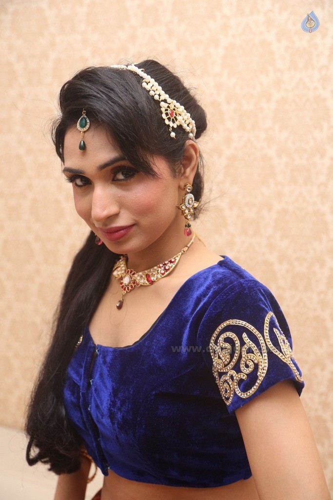 Vrushali Goswami Latest Stills - 12 / 21 photos