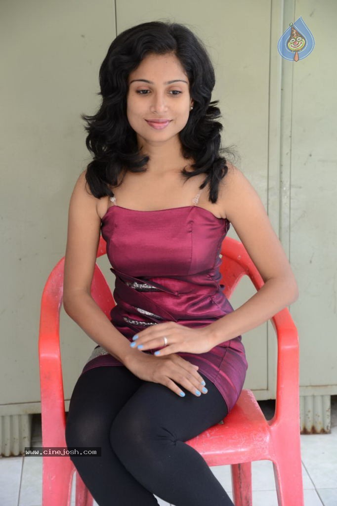 Vrushali New Stills - 68 / 114 photos