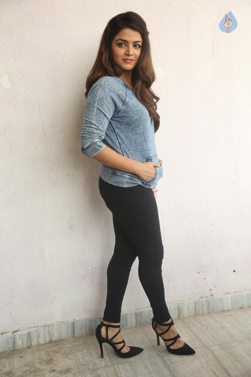 Wamiqa Gabbi New Pics - 40 / 47 photos