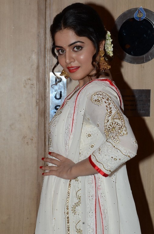Wamiqa Gabbi Pics - 6 / 40 photos