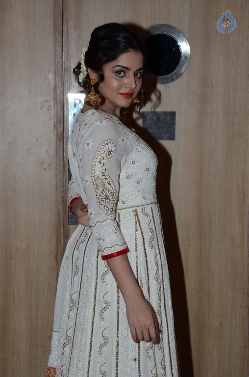 Wamiqa Gabbi Pics - 29 / 40 photos