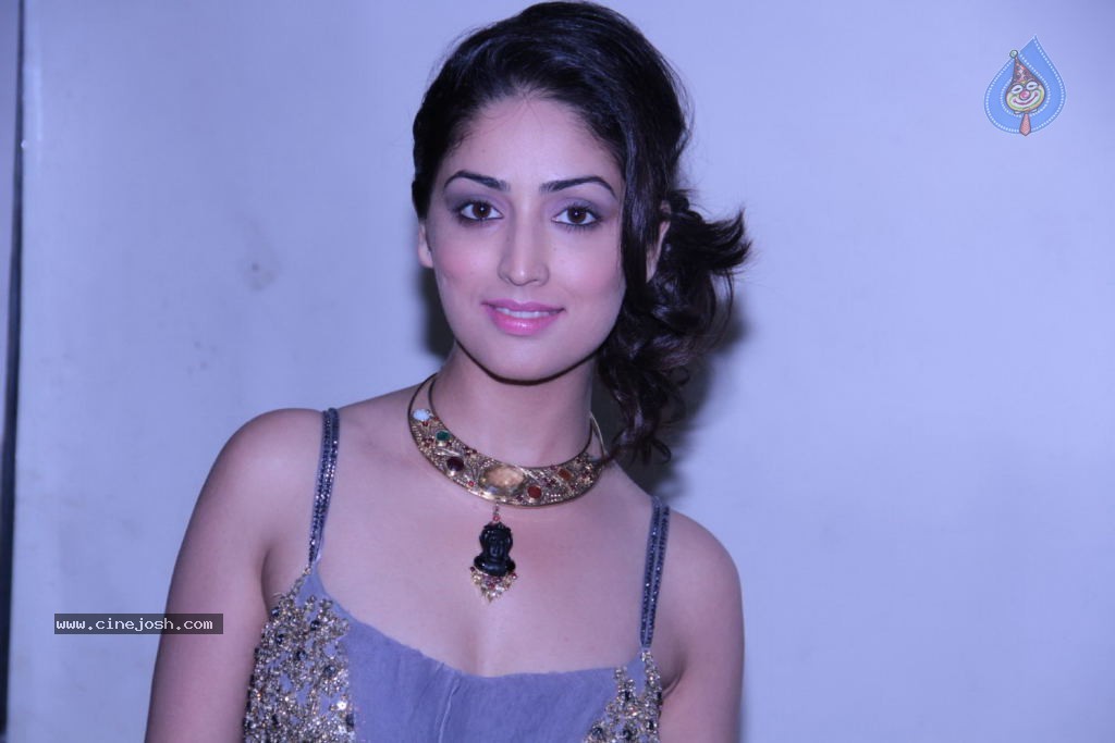 Yami Gautam Hot Stills - 2 / 17 photos