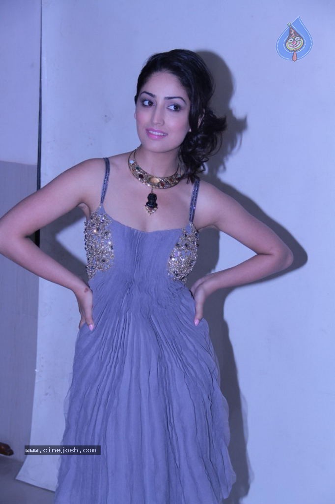 Yami Gautam Hot Stills - 8 / 17 photos