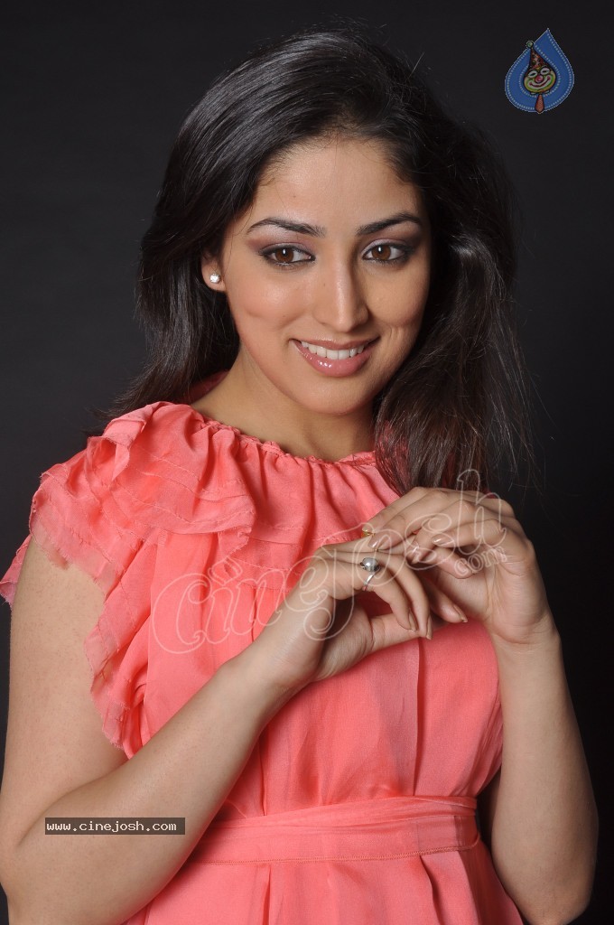 Yami Gautam Hot Stills - 12 / 51 photos