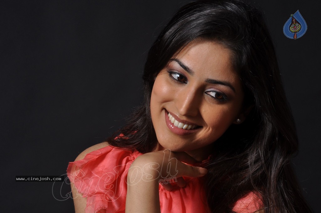 Yami Gautam Hot Stills - 15 / 51 photos