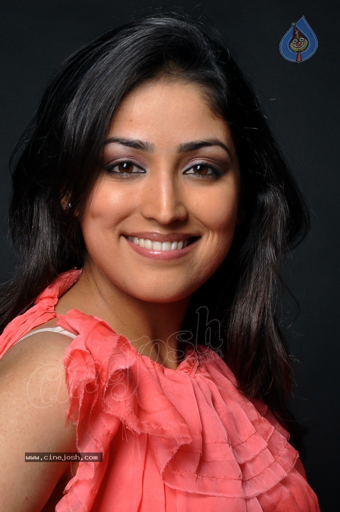 Yami Gautam Hot Stills - 23 / 51 photos