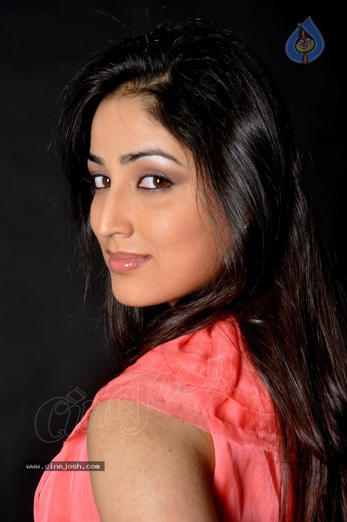 Yami Gautam Hot Stills - 27 / 51 photos