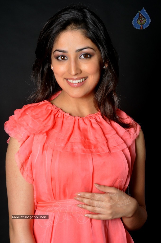 Yami Gautam Hot Stills - 33 / 51 photos