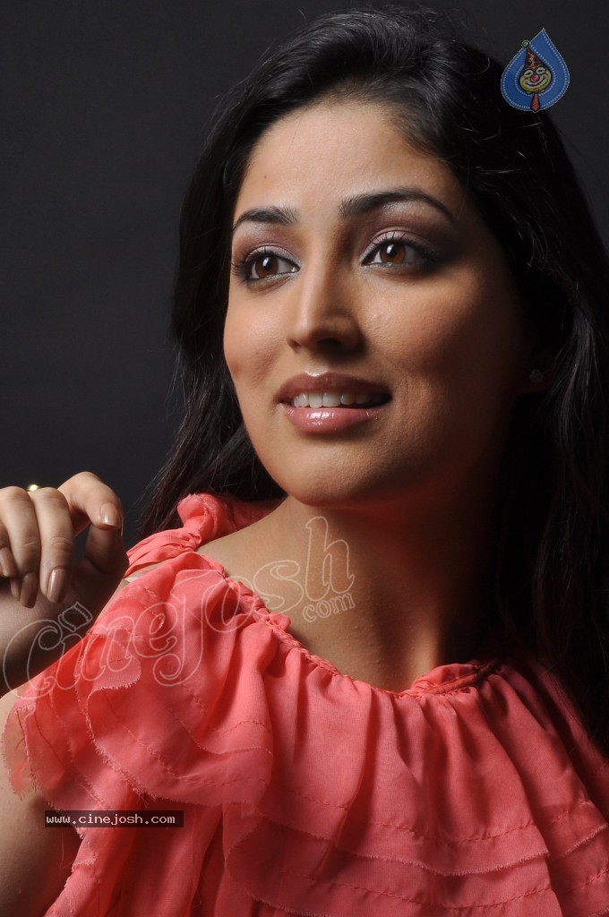 Yami Gautam Hot Stills - 43 / 51 photos