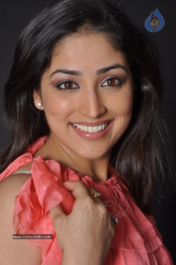 Yami Gautam Hot Stills - 47 / 51 photos