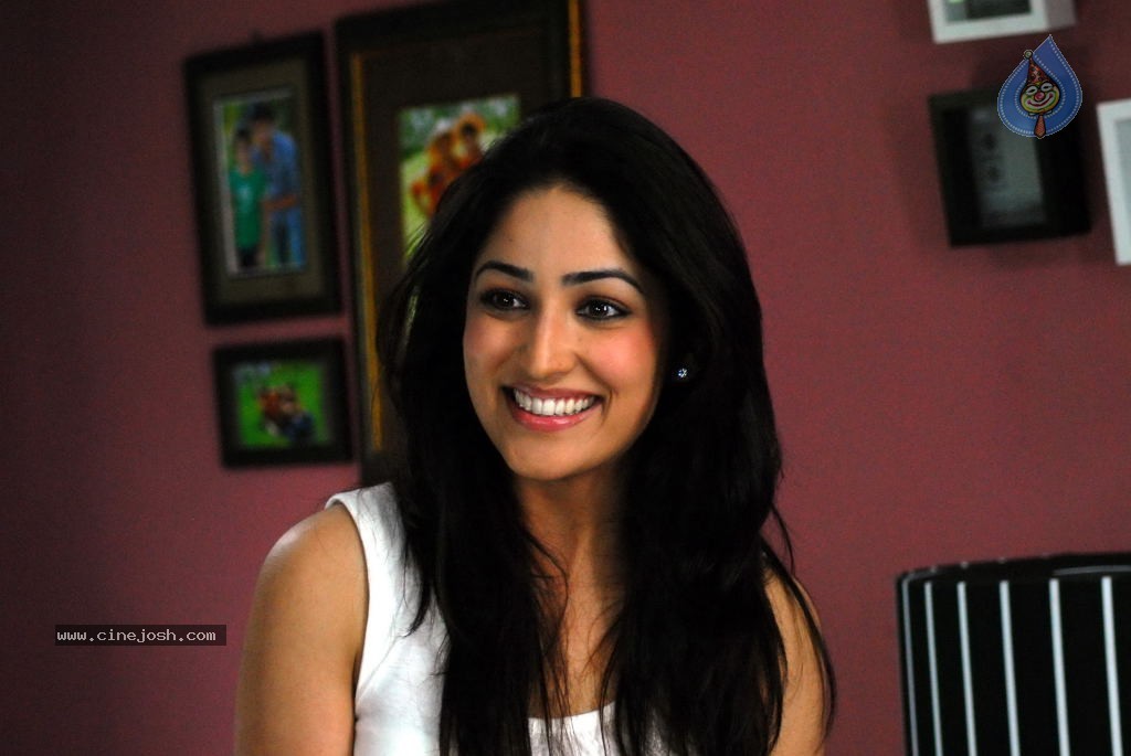 Yami Gautam New Hot Stills - 23 / 40 photos