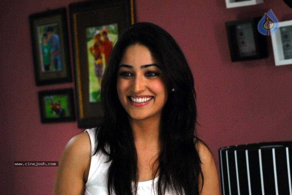Yami Gautam New Hot Stills - 36 / 40 photos
