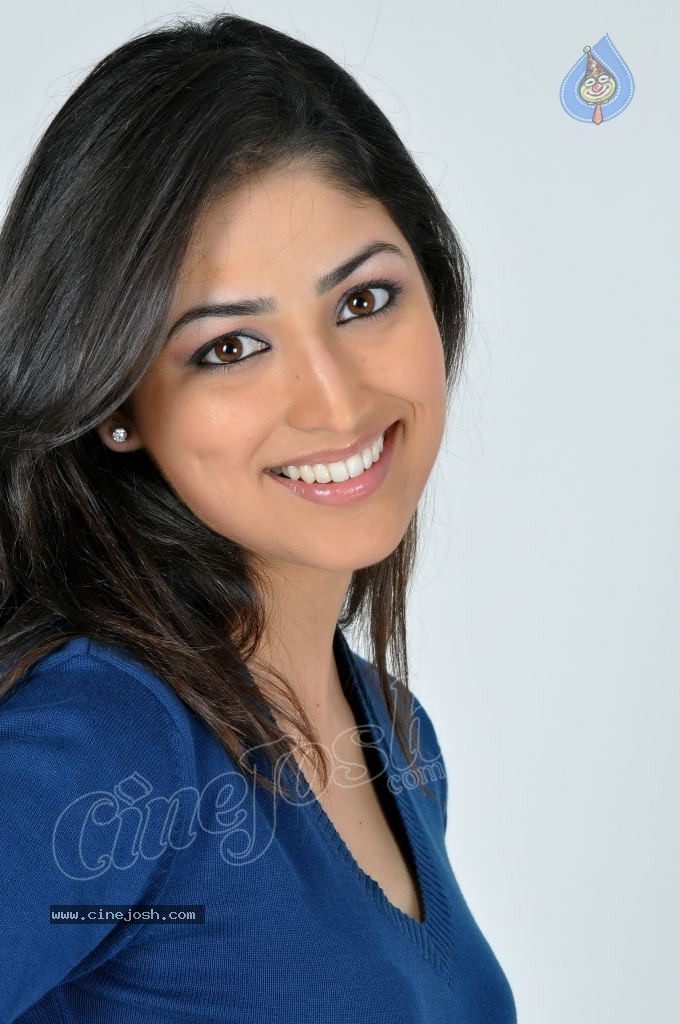 Yami Gautham New Stills - 33 / 57 photos