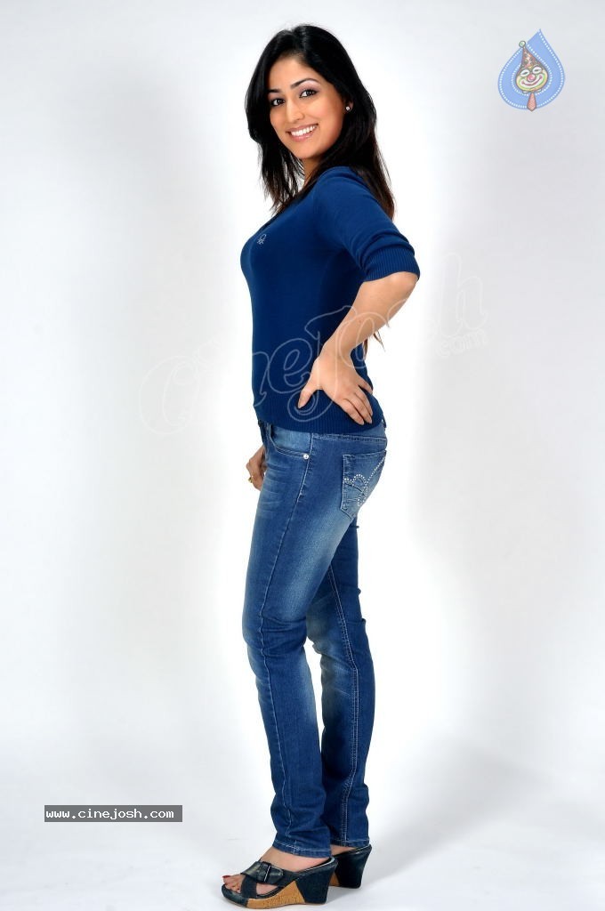 Yami Gautham New Stills - 34 / 57 photos