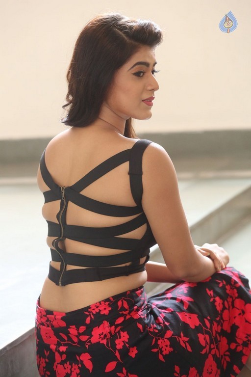 Yamini Bhaskar Latest Pics - 17 / 42 photos