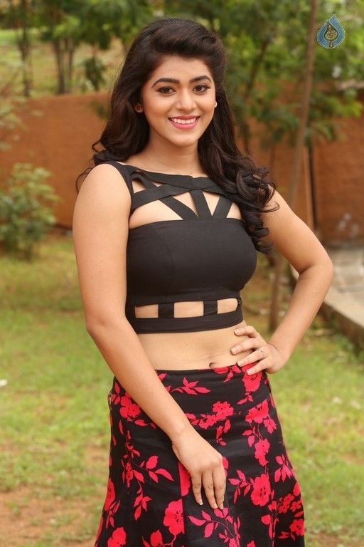 Yamini Bhaskar Latest Pics - 20 / 42 photos